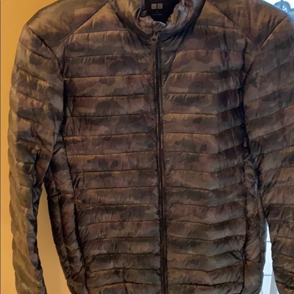 Uniqlo lightweight down  jacket - Picture 3 of 7